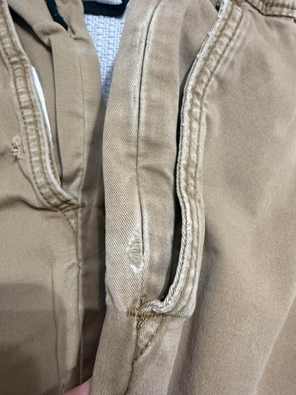 Hollister Men’s Drawstring Chino Shorts in Khaki & Stone - Picture 9 of 16